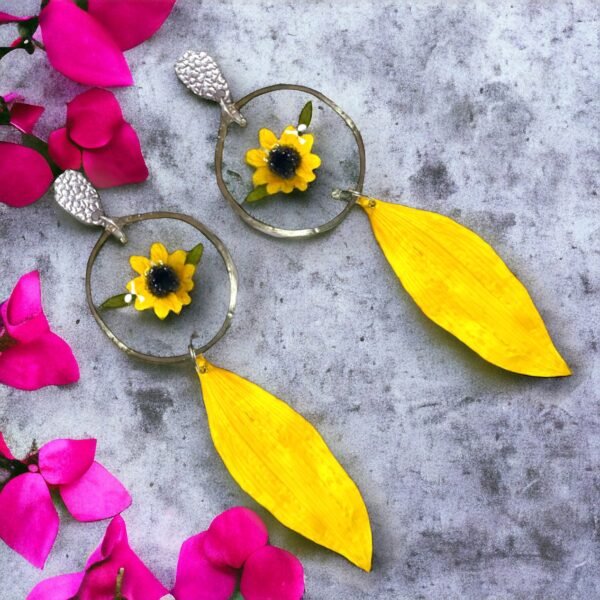 Aretes de flor y pétalo de girasol