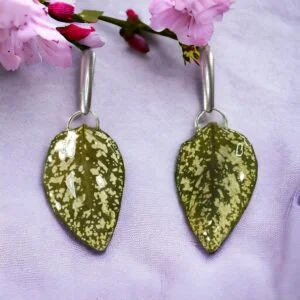 Aretes de Hoja de Hypoestes Punto Blanco