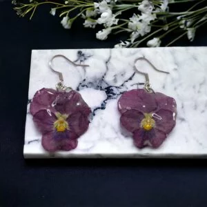 Aretes de Pensamiento guinda