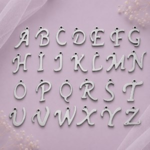 Dijes de letras plateadas A-Z de acero inoxidable 201 para bisutería y joyería